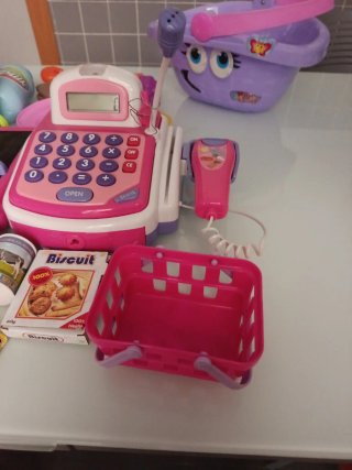 Caja registradora de juguete rosa