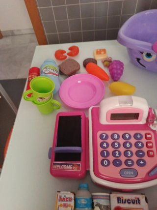 Caja registradora de juguete rosa