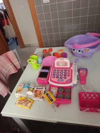 Caja registradora de juguete rosa