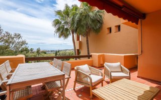 Piso en venta en Los Arqueros-Puerto del Almendro en Benahavís