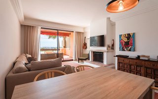 Piso en venta en Los Arqueros-Puerto del Almendro en Benahavís