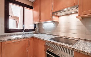 Piso en venta en Los Arqueros-Puerto del Almendro en Benahavís