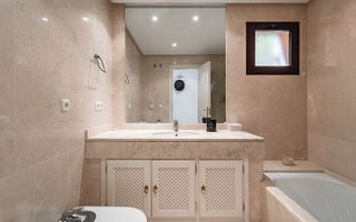 Piso en venta en Los Arqueros-Puerto del Almendro en Benahavís