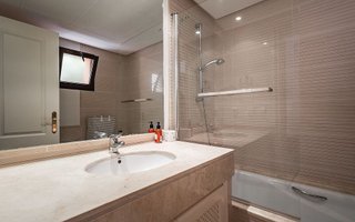 Piso en venta en Los Arqueros-Puerto del Almendro en Benahavís