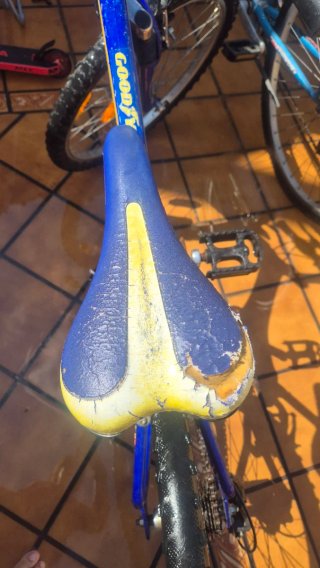 Bicicleta Goodyear azul y amarilla
