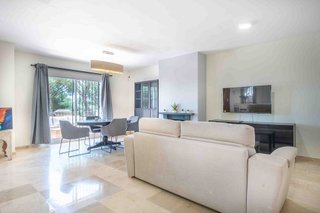 Piso en venta en Los Naranjos - Las Brisas en Marbella