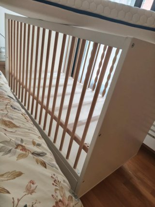 Cuna Ikea MYLLRA + colchon Mimo en muy buen estado