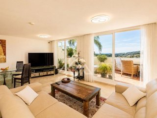 Piso en venta en Los Arqueros-Puerto del Almendro en Benahavís