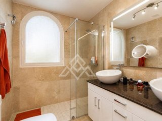 Piso en venta en Los Arqueros-Puerto del Almendro en Benahavís