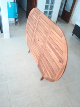 Mesa de madera de acacia