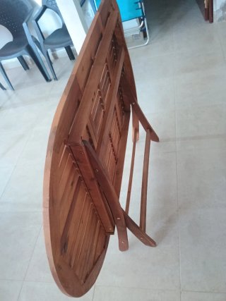 Mesa de madera de acacia