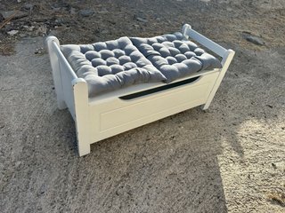 Banco de madera con almacenaje blanco