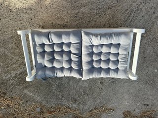Banco de madera con almacenaje blanco