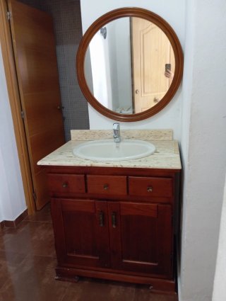 Mueble de baño completo con lavabo