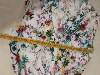 Mono corto Stradivarius, M sin mangas beige flores
