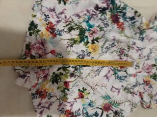 Mono corto Stradivarius, M sin mangas beige flores