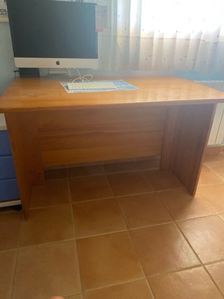 Mesa de escritorio de madera