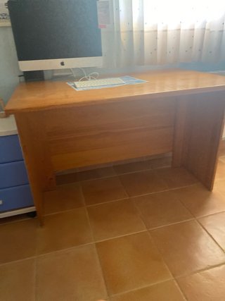 Mesa de escritorio de madera