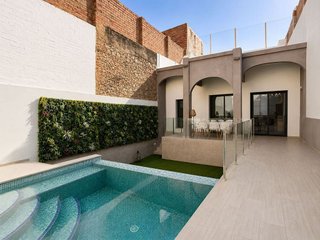 Casa adosada en venta en L'Eixample en Figueres