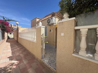 Casa adosada en venta en La Siesta - El Salado - Torreta en Torrevieja