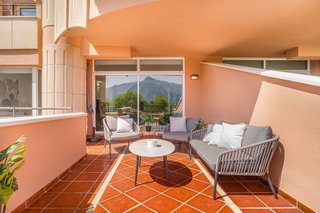 Piso en venta en Los Naranjos - Las Brisas en Marbella