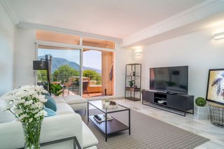 Piso en venta en Los Naranjos - Las Brisas en Marbella