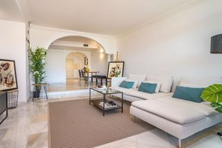 Piso en venta en Los Naranjos - Las Brisas en Marbella