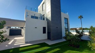 Chalet en venta en Los Balcones - Los Altos del Edén en Torrevieja