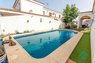 Casa pareada en venta en San García en Algeciras