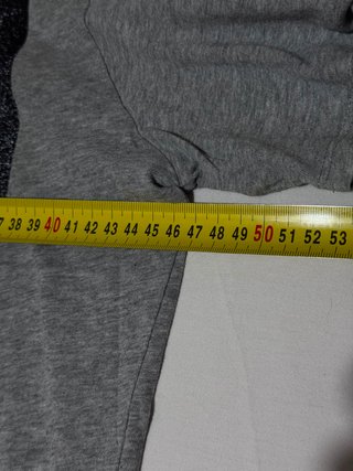 T-shirt Nike grigia con grafica frontale