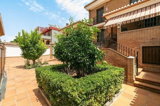 Casa pareada en venta en Ogíjares