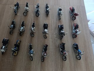 18 Miniaturas de Motos Colección