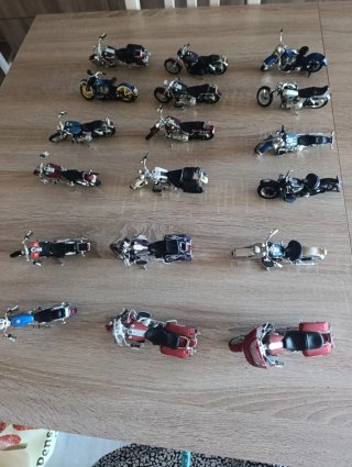 18 Miniaturas de Motos Colección