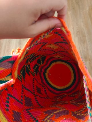 Bolsa Wayuu artesanal multicolor