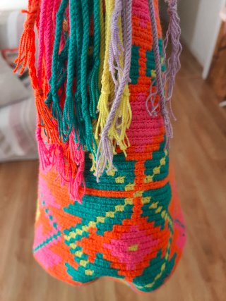 Bolsa Wayuu artesanal multicolor