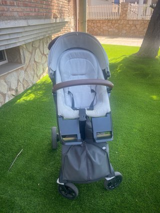 Carrozza Stokke grigia con seggiolino e culla