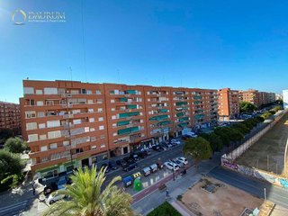 Piso en venta en La Creu Coberta en Valencia