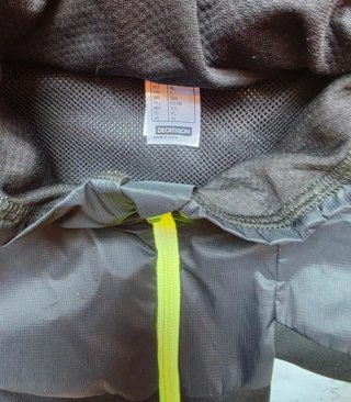 Chaqueta técnica Kalenji Negra y Verde