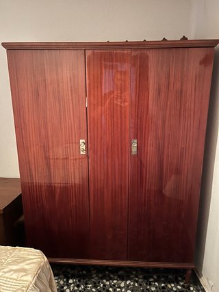 Armario antiguo de madera