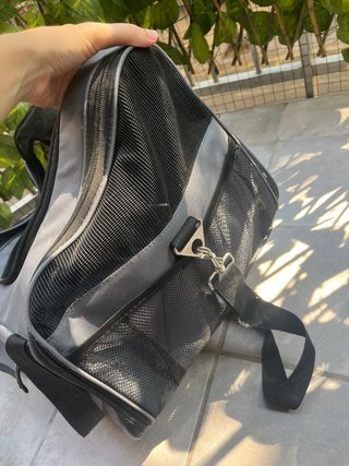 Transportín para perros gris y negro