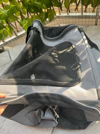 Transportín para perros gris y negro