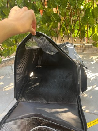 Transportín para perros gris y negro