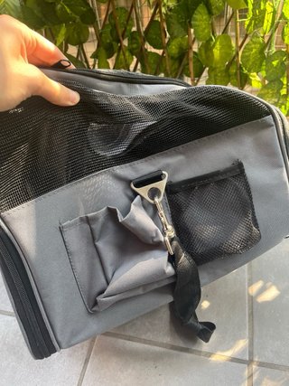 Transportín para perros gris y negro