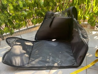 Transportín para perros gris y negro