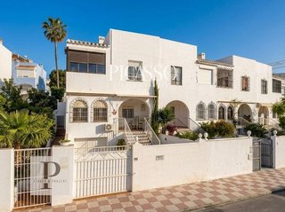 Casa adosada en venta en Playamar en Torremolinos