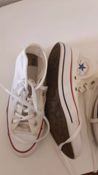 Tenis Converse Blancos y Amarillos