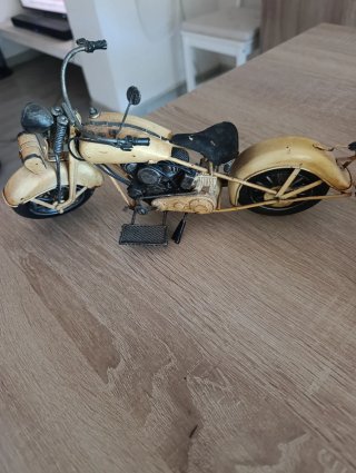 Motos estilo Cruiser (Beige y Roja)