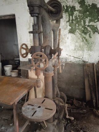 Taladro de columna antiguo  lncluimos portabrocas