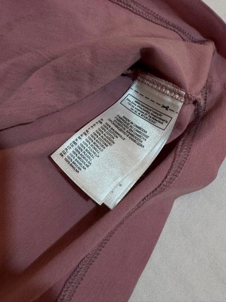 T-shirt Adidas V-neck rosa antico con grafica