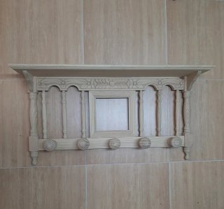 Perchero de madera de pino